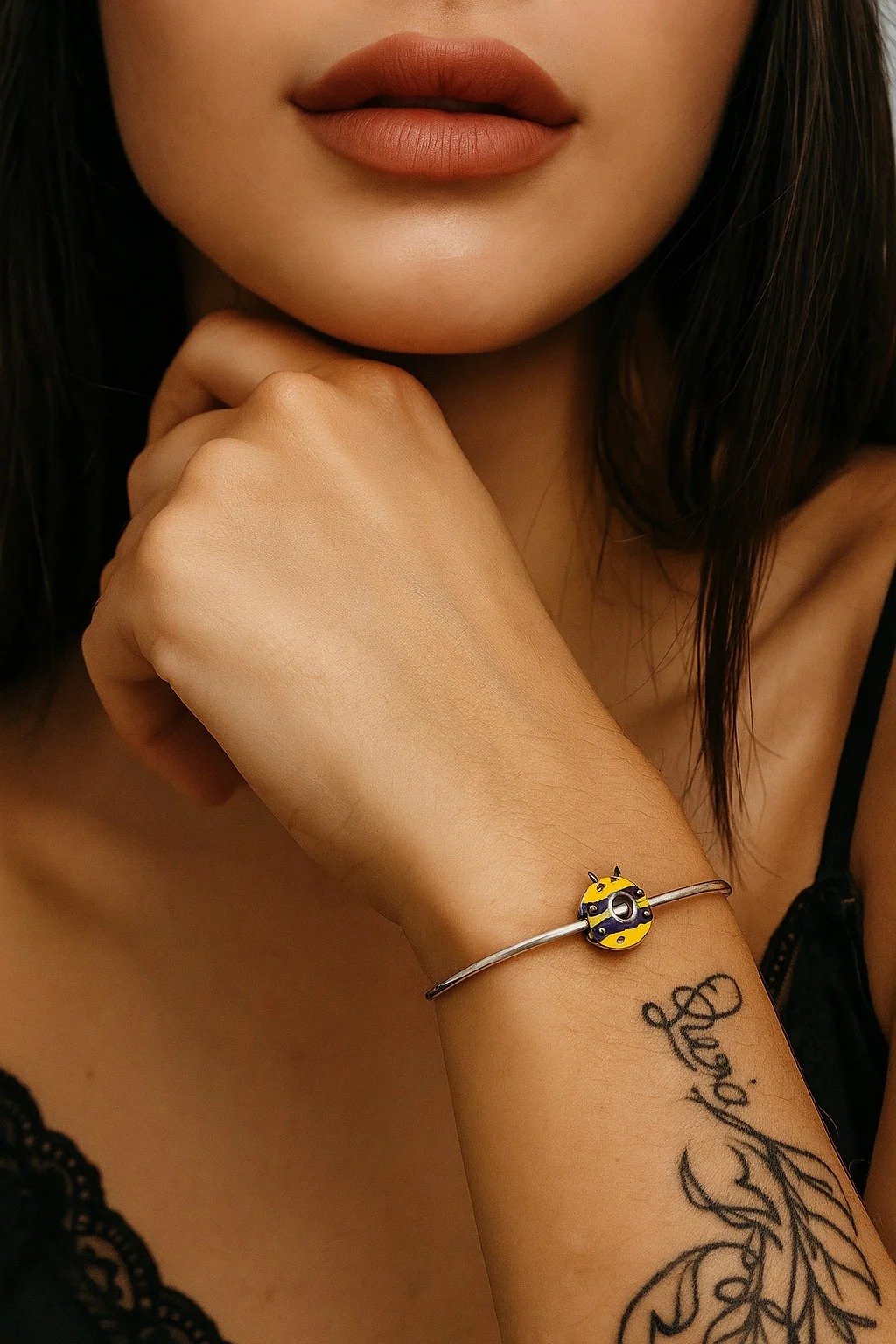 CHARMS DONA ABEJA T-1F