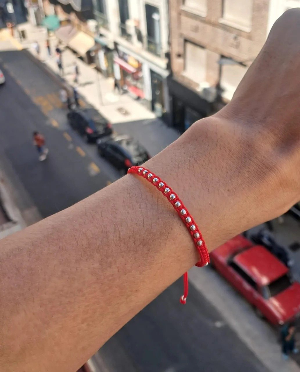 PULSERA HILO ROJO BOLITAS  "REGULABLES" C-26C