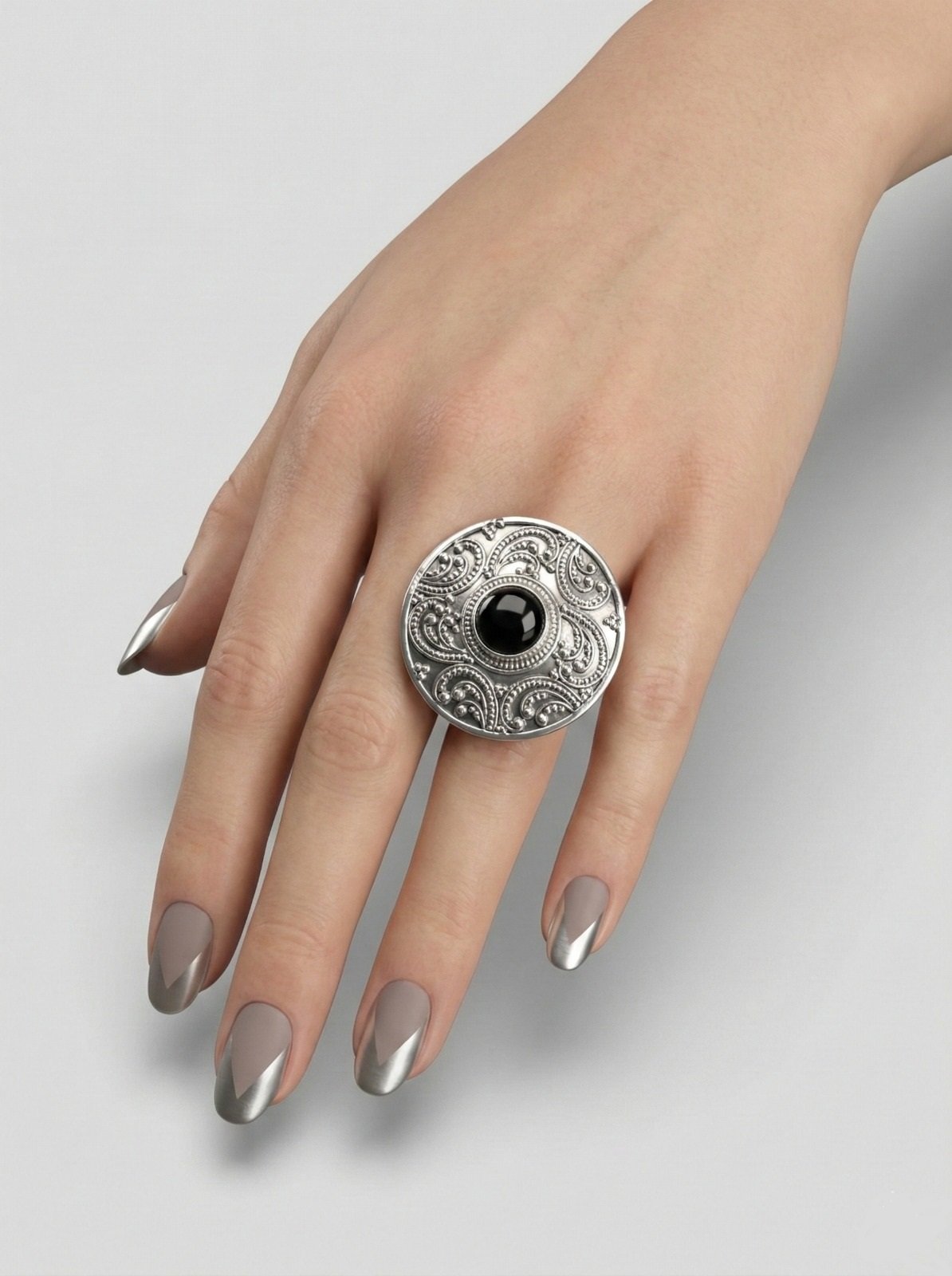 Anillo TRABAJADO ONIX C-105B