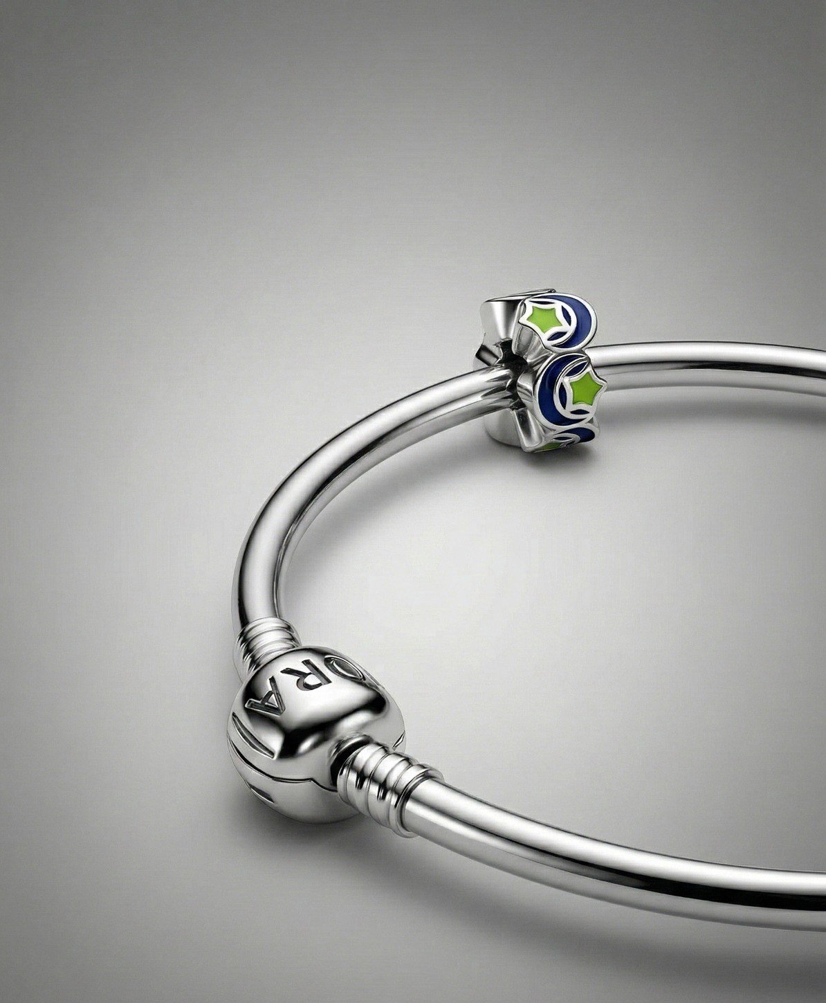 CHARMS  BRILLA EN LA OSCURIDAD T-1F