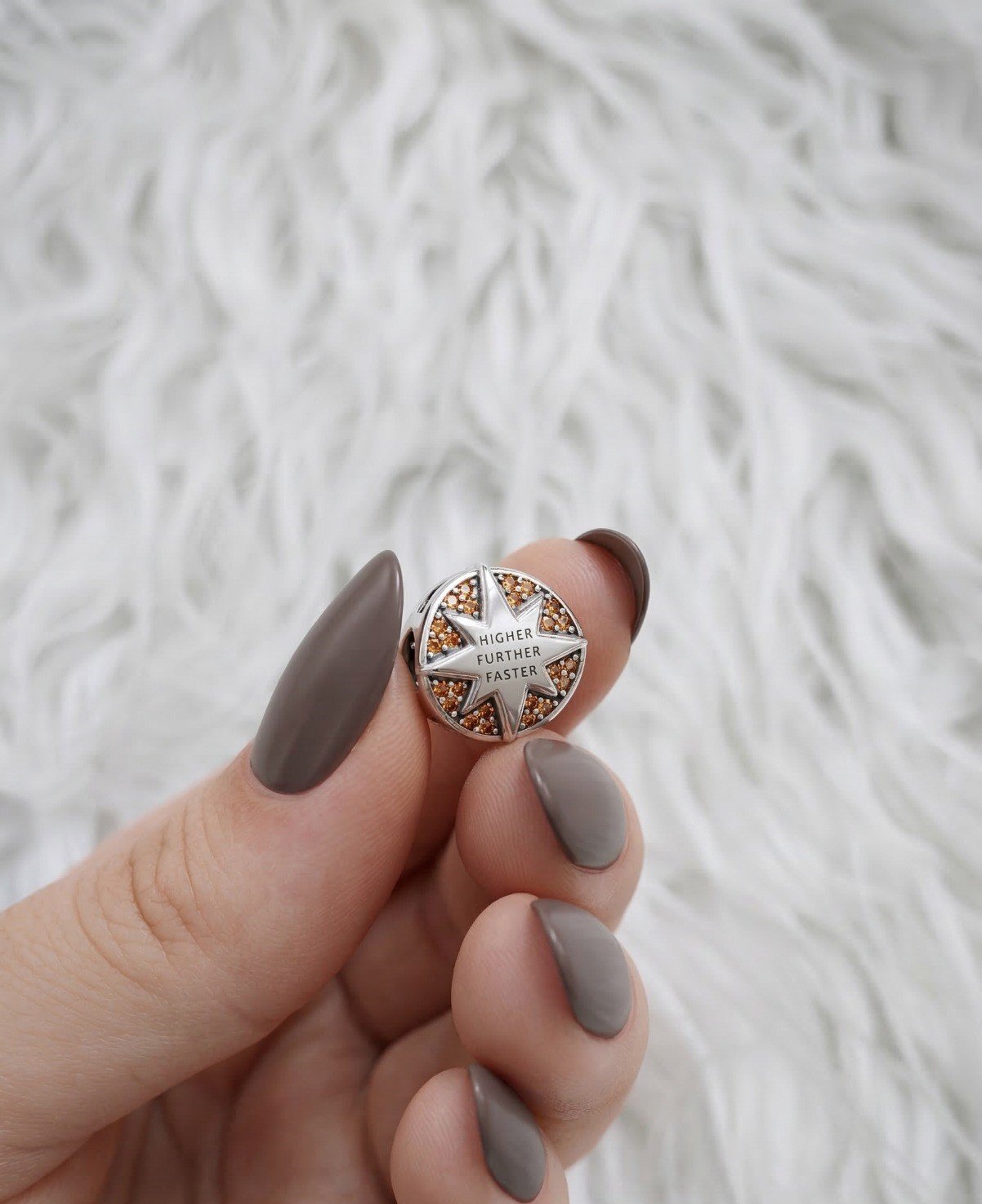 CHARMS INSIGNIA CAPITANA MARVEL T-1E