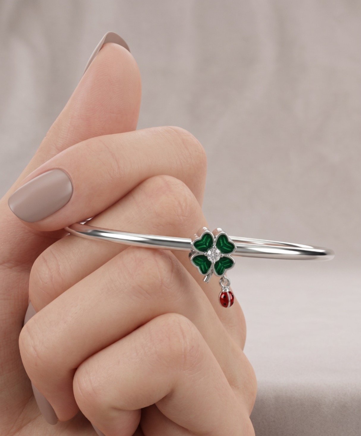 CHARMS TREBOL Y MARIQUITA T-1C