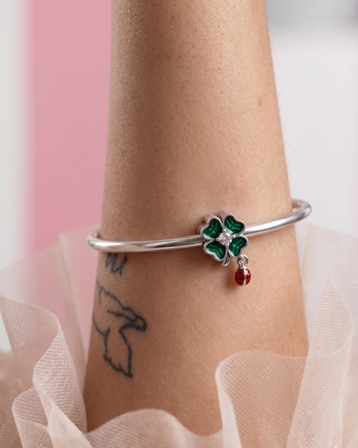 CHARMS TREBOL Y MARIQUITA T-1C