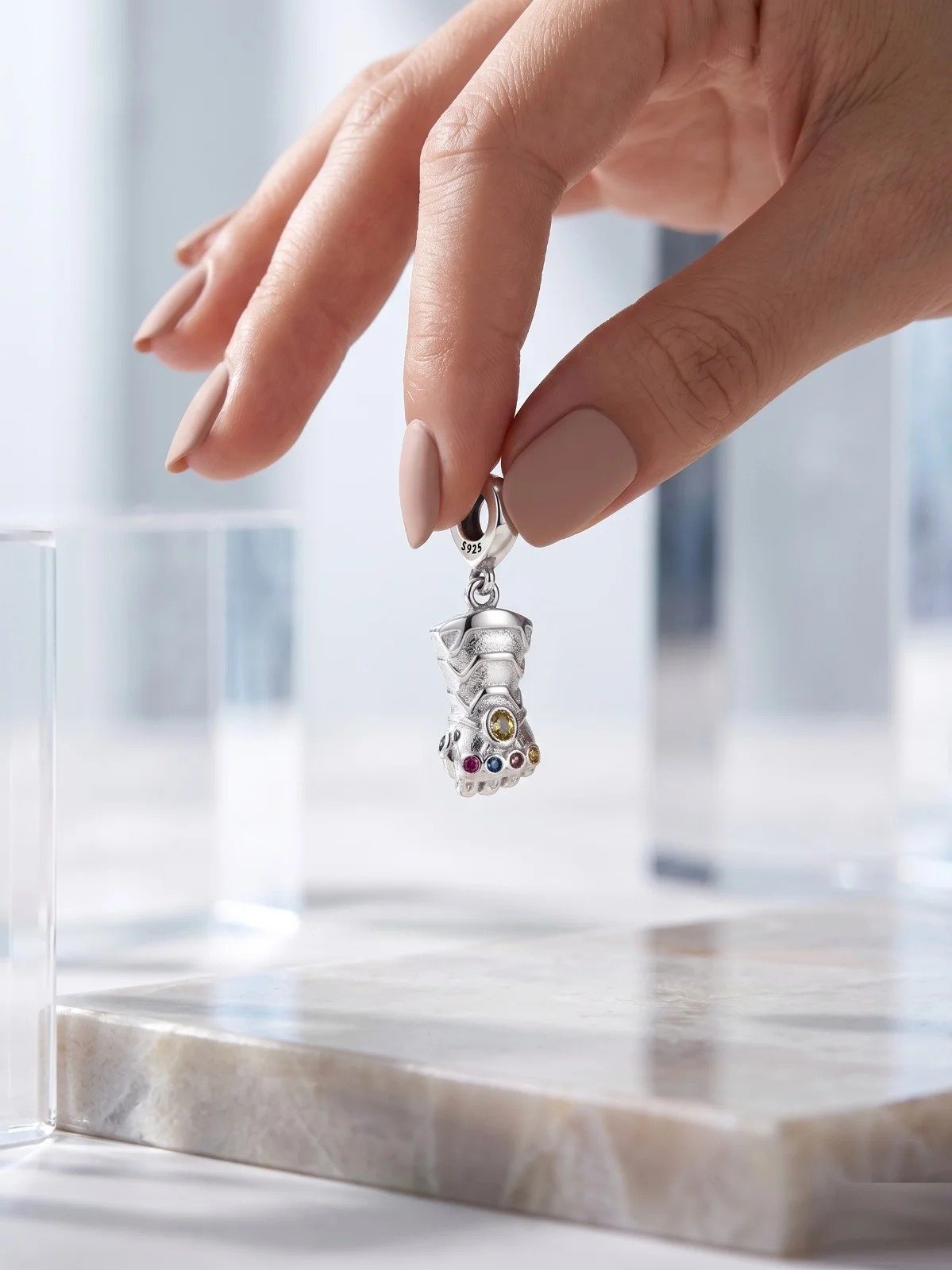 CHARMS GUANTALETE DE THANOS "MARVEL" T-1E