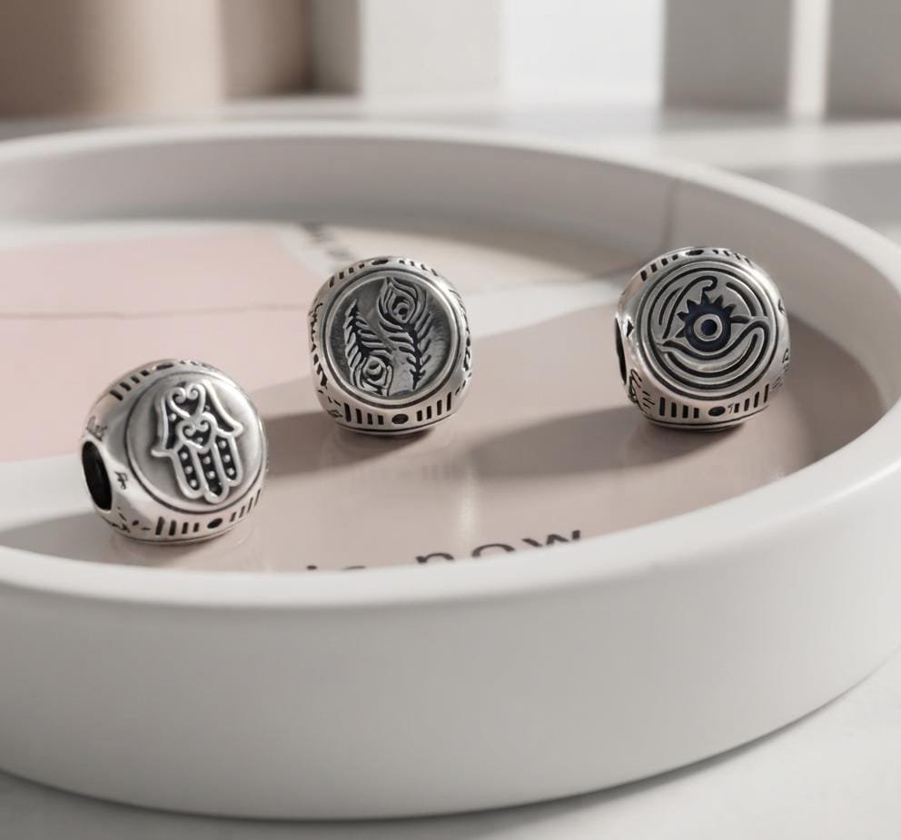 CHARMS MANO HAMSA, PLUMA DE PAVO REAL Y OJO TURCO T-1D